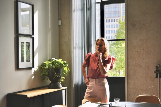 Clichés die je leiderschap ondermijnen voorkom je. Met een visie, echte taal en verbinding.